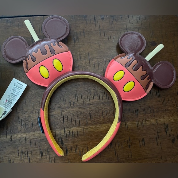 •DISNEY BUNDLE- 5 ITEMS• - Picture 4 of 13